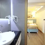 Hira מלון 3*