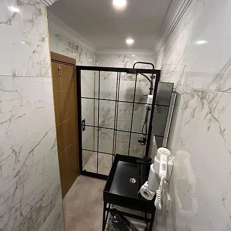 Hira Hotell 3*